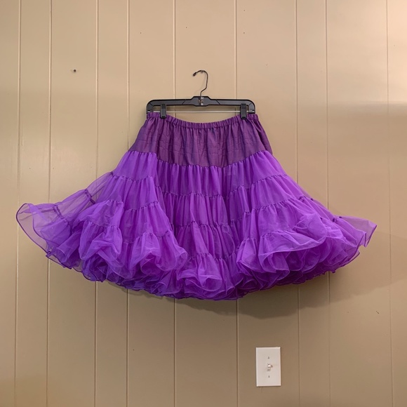 Petticoat Square Up - Picture 1 of 3